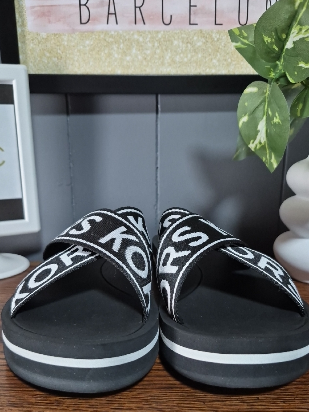 MK Slides NWT - Picture 4 of 6